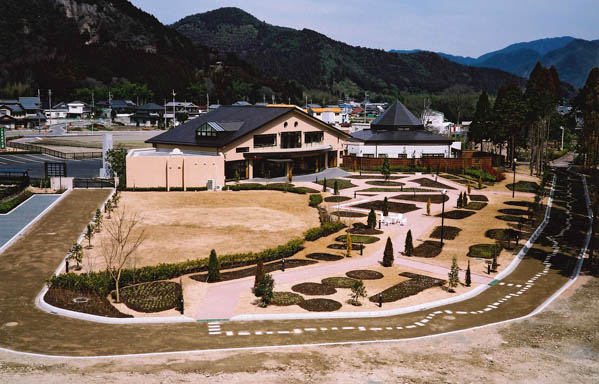 山南町薬草薬樹公園